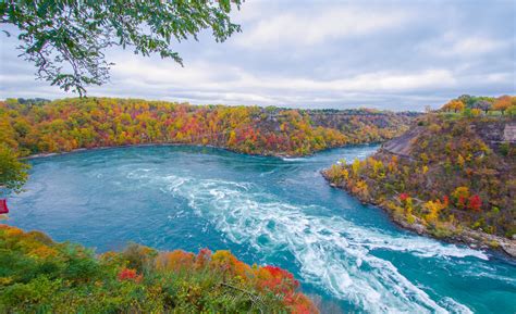 fall foliage at niagara falls